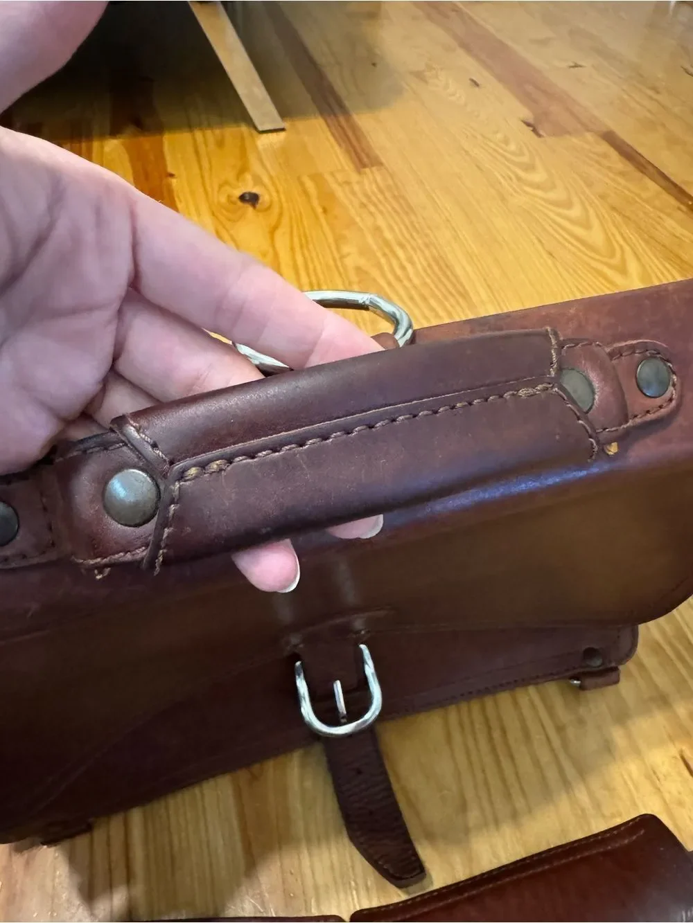 Saddleback Leather Briefcase Chestnut Brown Shoulder Strap Buckle